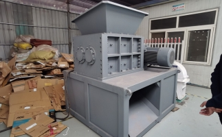 撕碎機(jī)撕碎硬紙殼，全程記錄！